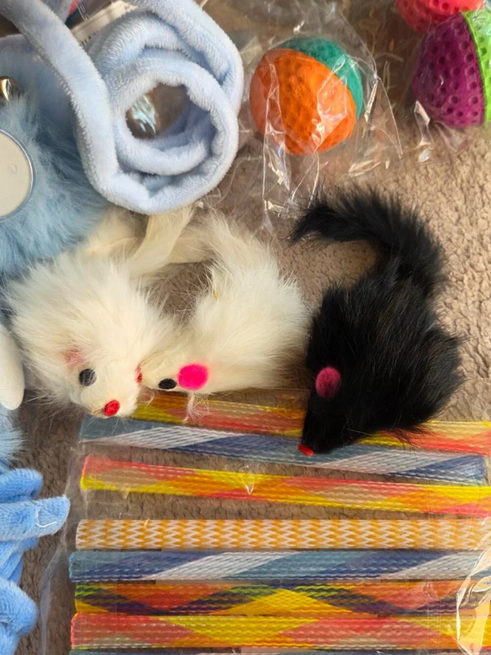 😺 Cat's Toys Balls Mice Fur String with Fur Ball Pets Play Interactive Toys NEW
